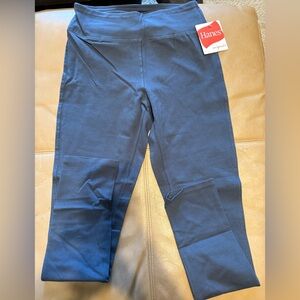 Hanes women’s leggings size medium color gray in NWT